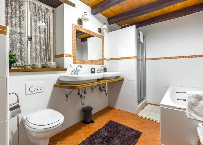 Farfalla Villa Zuzici