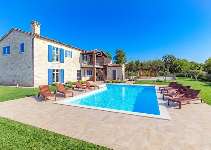 Farfalla Villa Zuzici